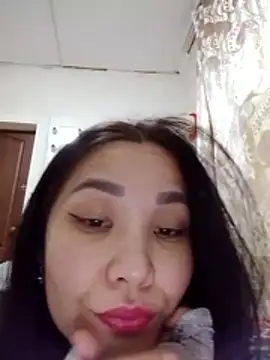 HollyXMolly online show from March 9, 2026, 4:11 pm