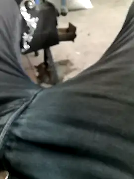 Singlemaleforcouples online show from December 29, 2024, 10:45 am