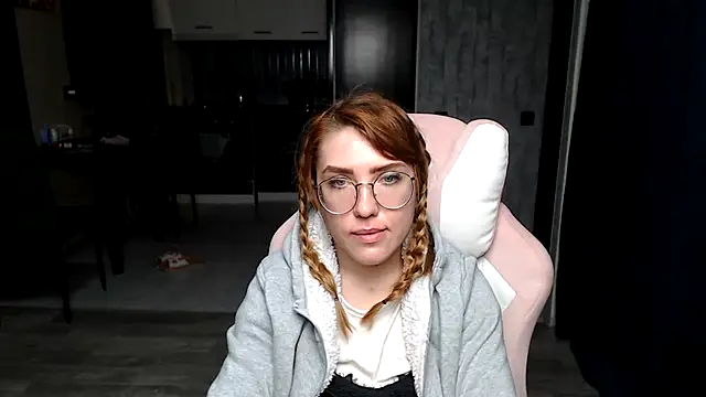 Reginasmilee online show from November 20, 2025, 2:01 am