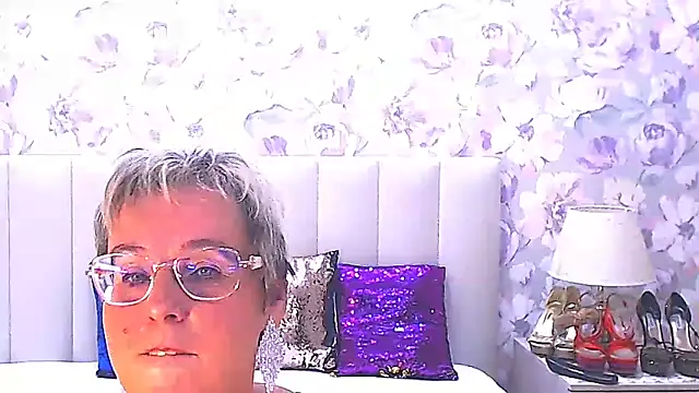 MilfyMommyXX online show from November 21, 2025, 4:44 am