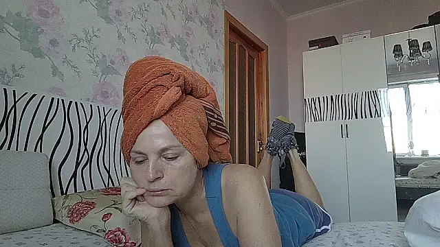 LindaStarS online show from February 10, 2026, 6:17 am