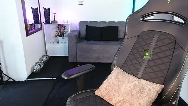 Snapshot of knimh chatting on February 4, 2026, 5:08 pm knimh online show from February 4, 2026, 5:08 pm