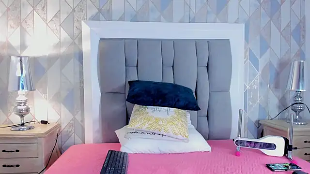 Snapshot of Princsgirl_ chatting on February 8, 2026, 7:17 pm Princsgirl online show from February 8, 2026, 7:17 pm