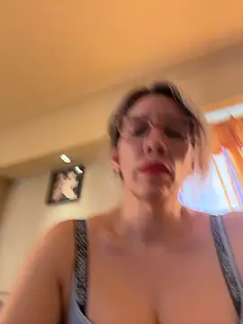 Gatitacarlita online show from November 22, 2025, 6:51 pm