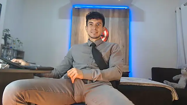 Andrew 4  online show from October 13, 2025, 2:33 am