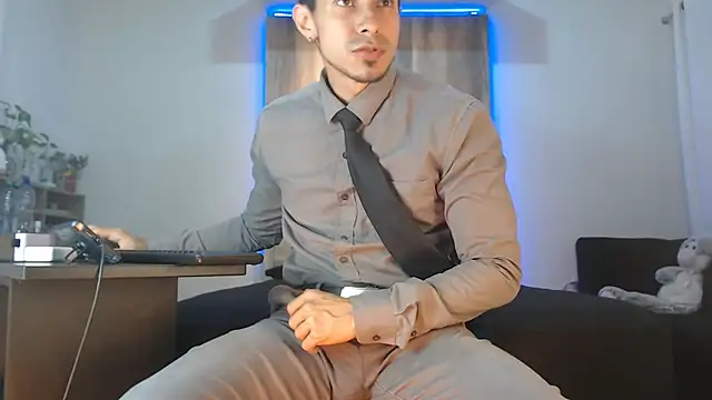 Andrew 4  online show from November 25, 2025, 2:44 am