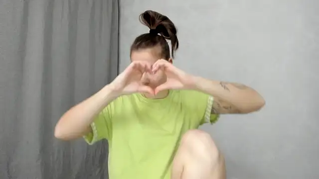 Snapshot of why_again_me chatting on February 8, 2026, 8:12 pm why again me online show from February 8, 2026, 8:12 pm