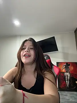 Snapshot of kiarafonseca_ chatting on February 14, 2025, 12:51 am kiarafonseca online show from February 14, 2025, 12:51 am