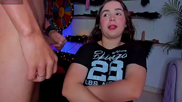 Snapshot of Shyfantasies chatting on November 27, 2025, 6:04 am Shyfantasies online show from November 27, 2025, 6:04 am