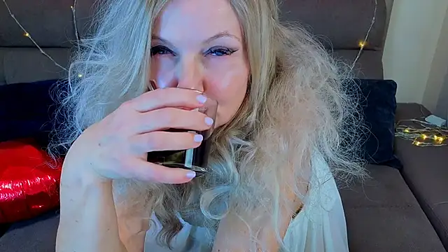 Abby Moore  online show from February 26, 2026, 1:54 pm