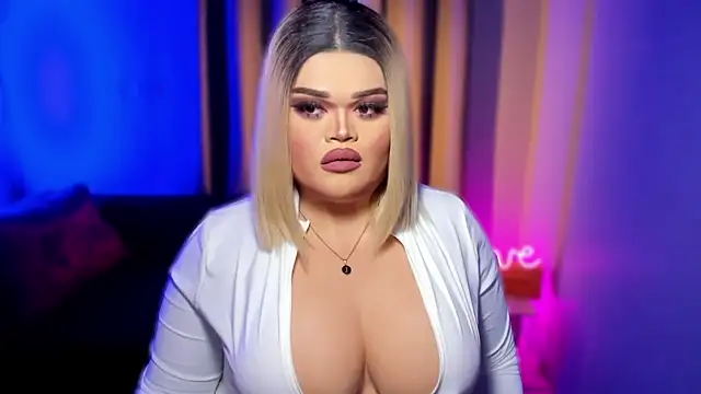 Snapshot of KarolinaThompson chatting on January 31, 2025, 11:24 am KarolinaThompson online show from January 31, 2025, 11:24 am