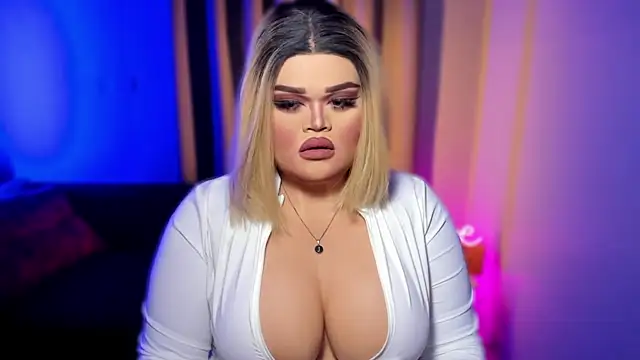 Snapshot of KarolinaThompson chatting on February 1, 2025, 7:47 am KarolinaThompson online show from February 1, 2025, 7:47 am