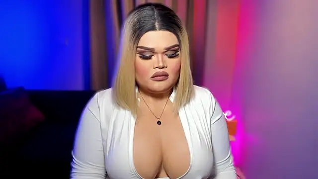 Snapshot of KarolinaThompson chatting on March 5, 2025, 9:05 am KarolinaThompson online show from March 5, 2025, 9:05 am