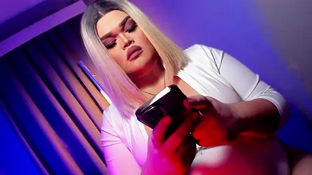 Snapshot of KarolinaThompson chatting on March 18, 2025, 9:42 am KarolinaThompson online show from March 18, 2025, 9:42 am