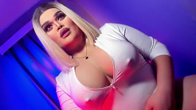 Snapshot of KarolinaThompson chatting on March 22, 2025, 9:13 am KarolinaThompson online show from March 22, 2025, 9:13 am