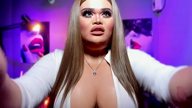 Snapshot of KarolinaThompson chatting on September 25, 2025, 6:22 pm KarolinaThompson online show from September 25, 2025, 6:22 pm