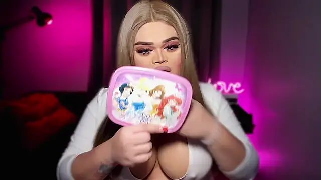 Snapshot of KarolinaThompson chatting on February 7, 2026, 5:44 am KarolinaThompson online show from February 7, 2026, 5:44 am