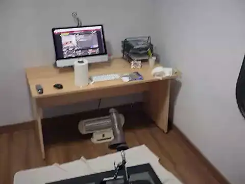 Snapshot of pinkgirls18 chatting on November 9, 2025, 11:19 am pinkgirls18 online show from November 9, 2025, 11:19 am