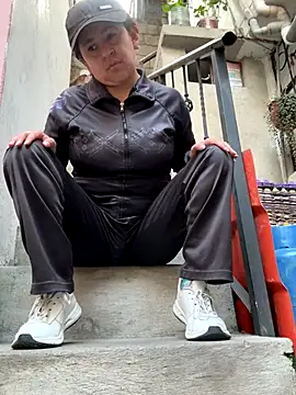 Snapshot of latinfemale chatting on November 20, 2025, 7:35 pm latinfemale online show from November 20, 2025, 7:35 pm