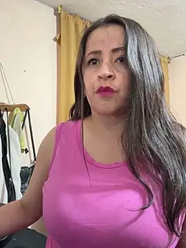 Snapshot of latinfemale chatting on November 30, 2025, 12:14 am latinfemale online show from November 30, 2025, 12:14 am