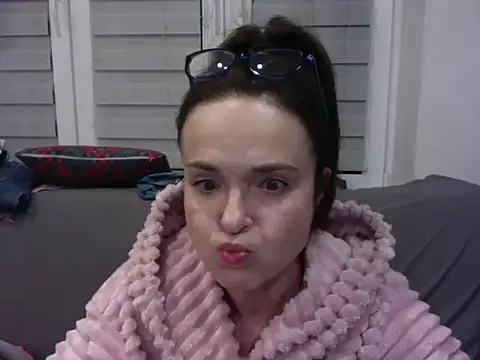 Snapshot of Vfhuj chatting on February 28, 2025, 11:01 pm Vfhuj online show from February 28, 2025, 11:01 pm