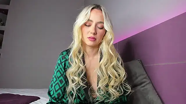 Snapshot of CrazyWomen chatting on February 1, 2026, 2:26 pm CrazyWomen online show from February 1, 2026, 2:26 pm