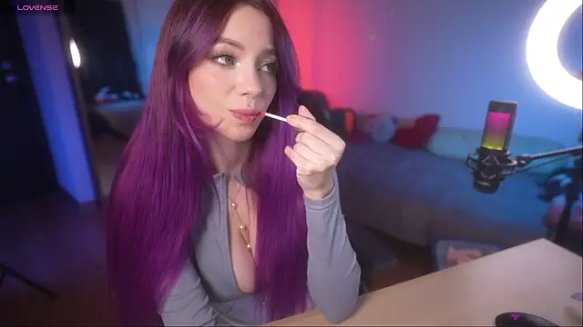 Emberella  online show from March 5, 2025, 4:46 pm