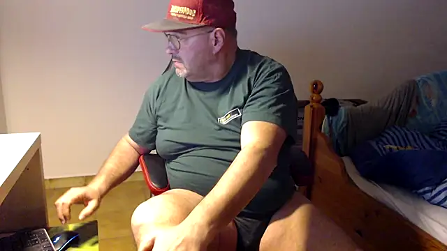 Snapshot of fraboys chatting on March 3, 2026, 3:18 pm fraboys online show from March 3, 2026, 3:18 pm