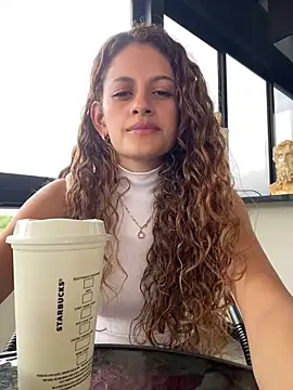 alana15 online show from February 5, 2025, 8:04 pm