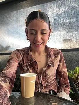 alana15 online show from November 5, 2025, 9:48 pm