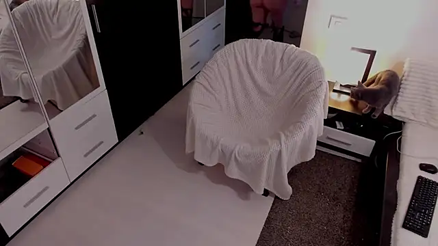 aryahunt1 online show from February 3, 2026, 10:42 am