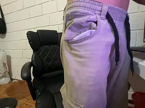 Snapshot of Max_TheHorseDick chatting on February 6, 2026, 2:27 am Max TheHorseDick online show from February 6, 2026, 2:27 am