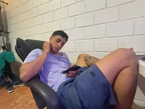 Snapshot of Max_TheHorseDick chatting on February 9, 2026, 11:20 pm Max TheHorseDick online show from February 9, 2026, 11:20 pm