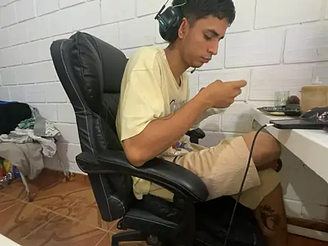 Snapshot of Max_TheHorseDick chatting on February 19, 2026, 9:22 pm Max TheHorseDick online show from February 19, 2026, 9:22 pm