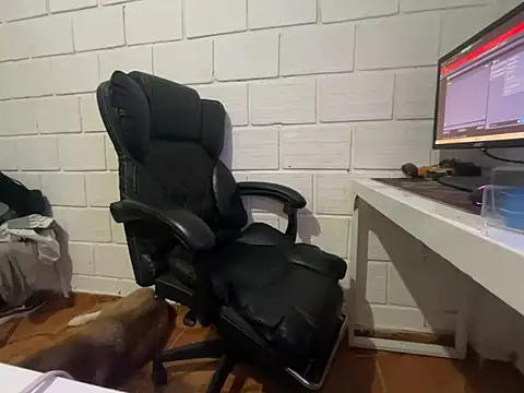 Snapshot of Max_TheHorseDick chatting on February 22, 2026, 3:51 am Max TheHorseDick online show from February 22, 2026, 3:51 am