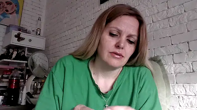 Snapshot of Angel_girllovemy chatting on February 1, 2026, 7:29 am Angel girllovemy online show from February 1, 2026, 7:29 am