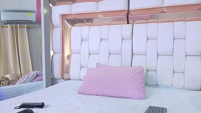 Snapshot of sexysistter chatting on February 14, 2026, 12:13 pm sexysistter online show from February 14, 2026, 12:13 pm