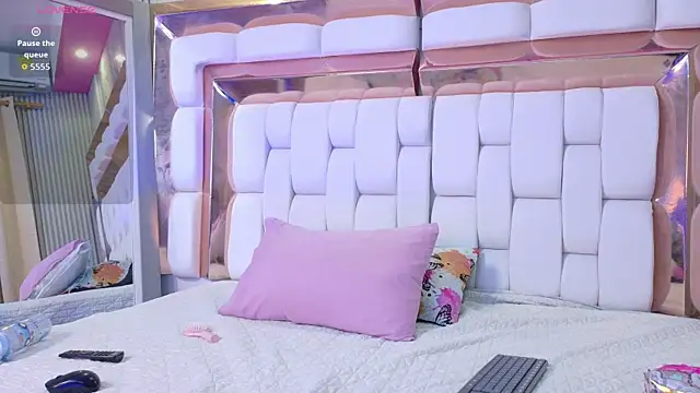 Snapshot of sexysistter chatting on February 23, 2026, 12:13 pm sexysistter online show from February 23, 2026, 12:13 pm