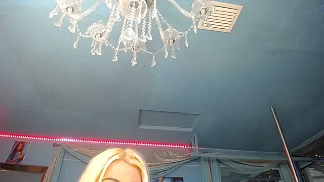 Snapshot of ADRIANNA_FOX chatting on January 17, 2026, 7:35 am ADRIANNA FOX online show from January 17, 2026, 7:35 am