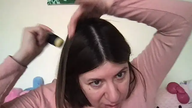 Snapshot of HYPHYtype chatting on November 25, 2025, 9:15 pm HYPHYtype online show from November 25, 2025, 9:15 pm