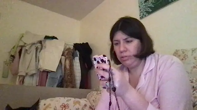 Snapshot of HYPHYtype chatting on December 2, 2025, 7:57 am HYPHYtype online show from December 2, 2025, 7:57 am