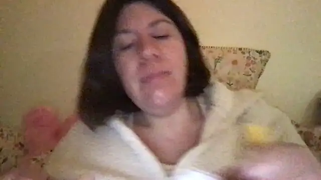 Snapshot of HYPHYtype chatting on December 18, 2025, 8:53 am HYPHYtype online show from December 18, 2025, 8:53 am