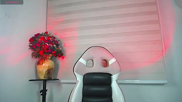 meedussa 20  online show from February 16, 2026, 1:13 am