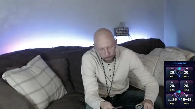 MaxRouger online show from October 31, 2025, 6:47 am