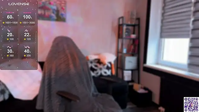 Chanel Gill online show from November 9, 2025, 8:45 am