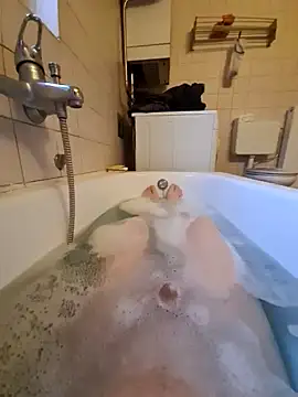 Snapshot of toeloverlive chatting on December 16, 2024, 8:09 am toeloverlive online show from December 16, 2024, 8:09 am