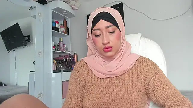 adila anich online show from September 19, 2025, 6:30 pm