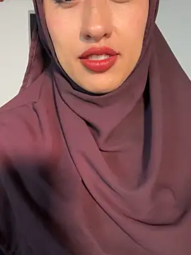 adila anich online show from November 25, 2025, 11:49 pm