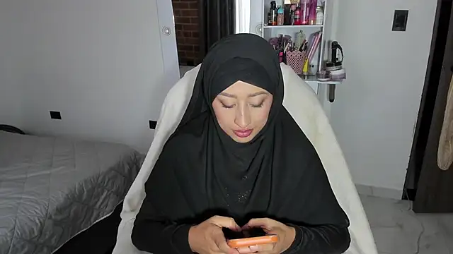 adila anich online show from February 12, 2026, 10:16 pm