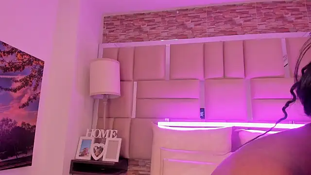 ShaniaBrownn online show from February 19, 2026, 7:43 pm